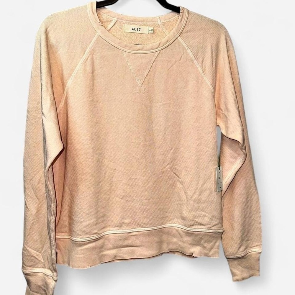 AE77 Peachy pink crewneck sweatshirt with‎ distressed stitching